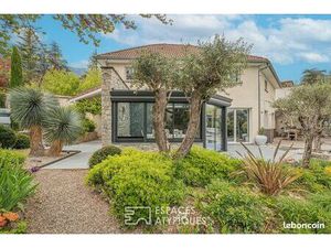 Villa 6 pièces 219 m²