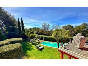 Maison de luxe à vendre à Signes