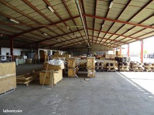 Local d'activité 1 600 m²