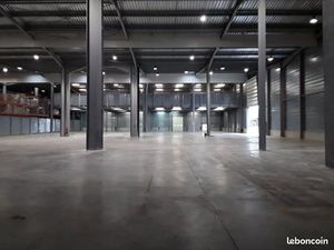 LOCATION LOCAL 1400m2 - Zone GAVARRY à la Crau