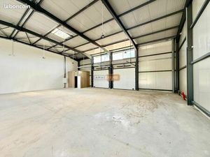 Local industriel 700 m²