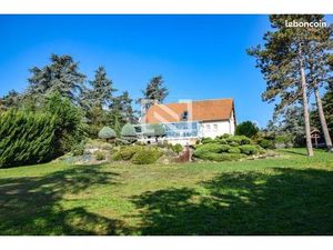 Maison 8 pièces 243 m²