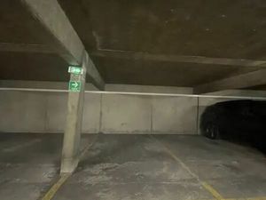 Place de Parking couvert et sécurisé