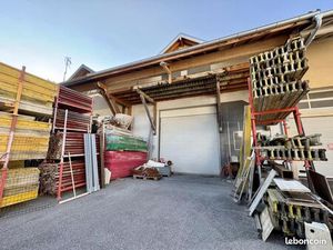 Local industriel 96 m²