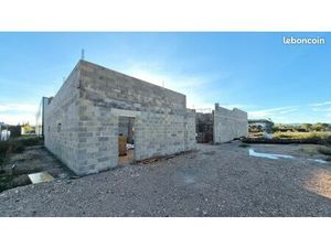 HANGAR 390M² + 10 places de parkings (en cours de construction)