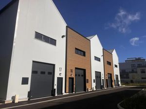 A louer  plusieurs surfaces d'activités neuves et brutes de 130 à 180 m² à Bagnolet (93170