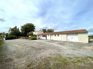 Vente Bureaux et commerces à Oudon (44521) : à vendre / 155m² Oudon