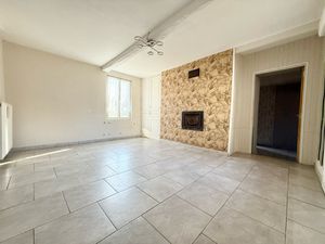 LIGNIERES LES ROYE - MAISON DE VILLAGE - DOUBLE GARAGE - DEP