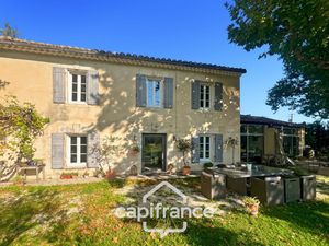 Mas en campagne à vendre 250m² à MOLLEGES  4 chambres  beaux volumes   terrain 5 000m²  pi