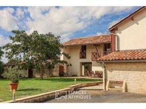 Ancienne bâtisse rénovée avec espace équestre