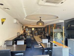 Commercieel te koop in Kapellen met 3 slaapkamers