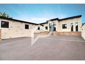 Pavillon individuel haut de gamme avec piscine