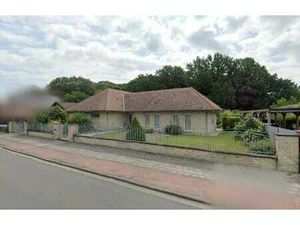 Jolie villa avec garage et beau jardin