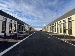 Local d'activités à vendre