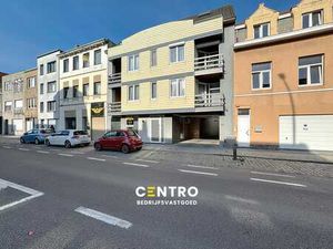 Commercieel gelegen handelspand met inpandige garage!