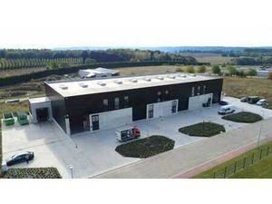 Ensemble mixte de 595m² avec quai de chargement