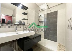 Location meublée appartement 2 pièces 32 m² à Calais (62100)  528 €