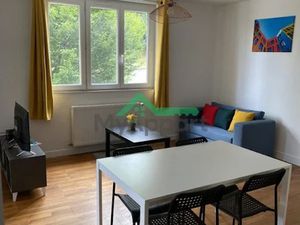 Location meublée appartement 3 pièces 71 m² à Saint-Etienne (42000)  730 €
