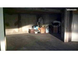 Loue petit emplacement souterrain moto