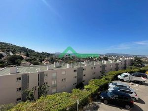 Location meublée appartement 4 pièces 63 m² à Le Revest-les-Eaux (83200)  800 €