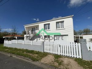 Location meublée appartement 6 pièces 145 m² à Challans (85300)  1 050 €