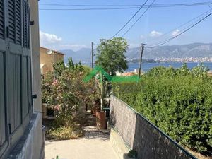 Location meublée appartement 4 pièces 80 m² à Saint-Mandrier-sur-Mer (83430)  1 900 €