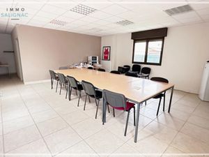 Location locaux professionnels 60 m² à Bourg-en-Bresse (01000)  760 €