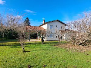 A VENDRE MAISON / 3 CHAMBRES / 2 BUREAUX / DEPENDANCE / GRAND JARDIN