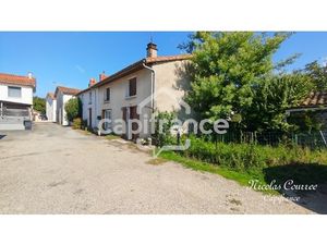 À vendre à Sauzé-Vaussais : Lot de deux maisons mitoyennes à rénover