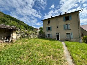 Ferme à rénover avec grandes dépendances