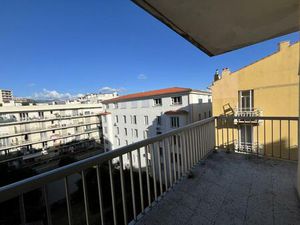 Location appartement 1 pièce 32 m² à Ajaccio (20090)