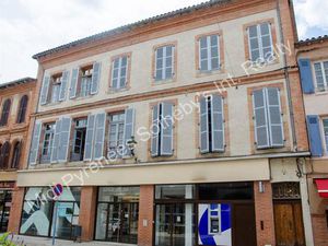 Rare à Lavaur  grand appartement bourgeois avec ascenseur