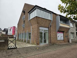TE HUUR in Meeuwen: kantoor/commerciële ruimte