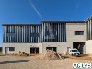 A vendre : locaux neufs activités / logistique urbaine / stockage /entrepôts