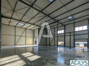 A vendre : locaux neufs activités / logistique urbaine / stockage /entrepôts