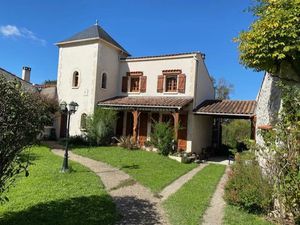 Vente maison 5 pièces 183 m² à Bussac-sur-Charente (17100)  364 500 €