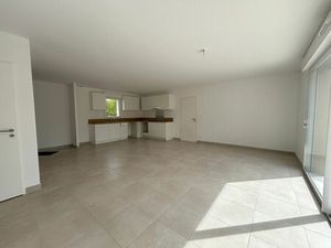 Location maison 4 pièces 86m2 Saint-Martial-de-Vitaterne 17500 - 922 € - Surface Privée