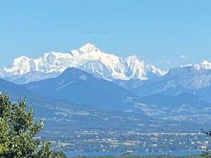 Terrain viabilisé à Grilly