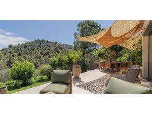 Maison contemporaine avec piscine et jardin Les Baux-de-Provence (13)