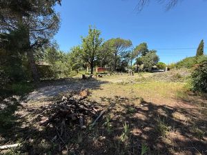 Vente terrain 815 m² à Puget-sur-Argens (83480)  235 000 €