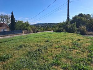 Vente terrain 358 m² à Saint-Maximin-la-Sainte-Baume (83470)  145 000 €