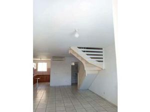 BEL APPARTEMENT T3 DUPLEX IDEALEMENT SITUE AVEC COUR  Guadeloupe