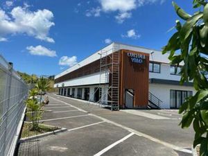 A LOUER Local de 100 m2 immeuble NEUF route de PERRIN proche  Guadeloupe