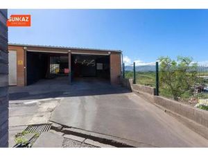 A louer- St Pierre-Local commercial 120 m²+stationnements-Zone industrielle-Excellente vis