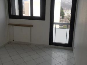 Location appartement 2 pièces 50 m² à Le Pont-de-Claix (38800)  750 €