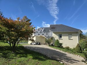 Maison familiale avec piscine  6 chambres  165 m2 habitables  double garage  sur un terrai