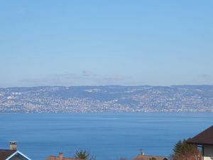 74500. EVIAN LES BAINS.TRES BEAU TERRAIN A BATIR DE 1 112 ha AVEC VUE LAC.VIABILITÉS EN BO