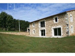 Maison sur 1559 m² de terrain