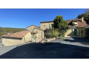 Maison en pierre de 304 m² à Bayac