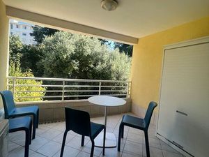 2 Pieces Attention  location réservée aux étudiants pour 6 mois jusqu'au 30 avril